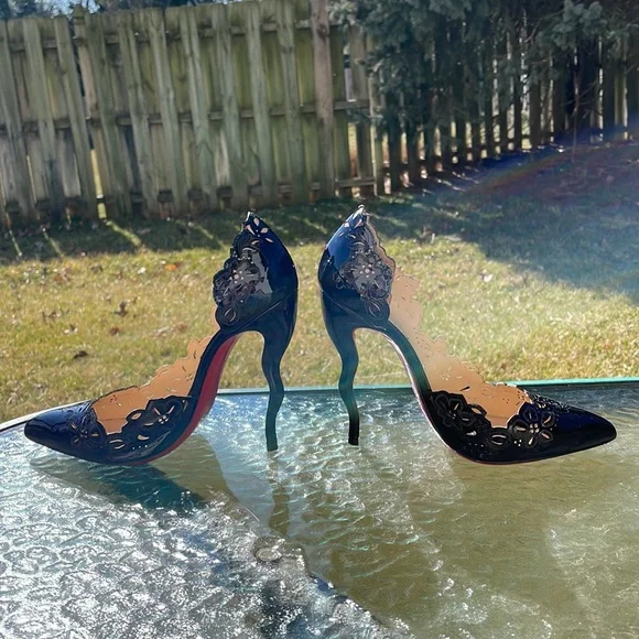 Christian Louboutin black patent pumps - Picture 3 of 16